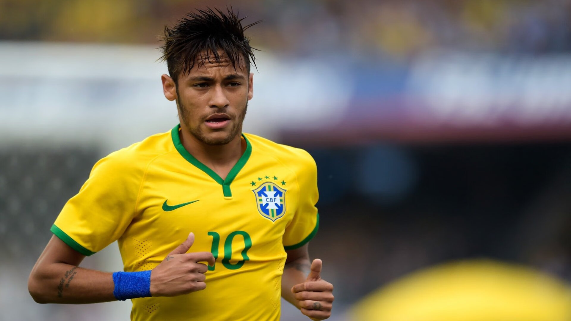 “攻守转换瞬间，战术布局缜密，比赛充满策略与智慧”，攻守战术分别包括